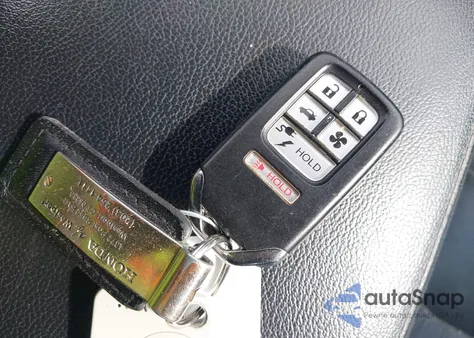 2018 Honda Clarity Plug-In Hybrid Touring из США, поврежденный, VIN JHMZC5F36JC007384